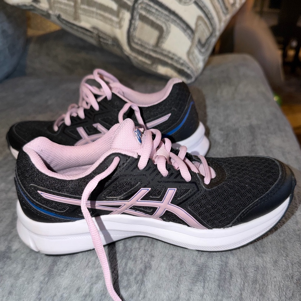 ASICS child’s shoes size 2.5, black and barely rose, worn only once